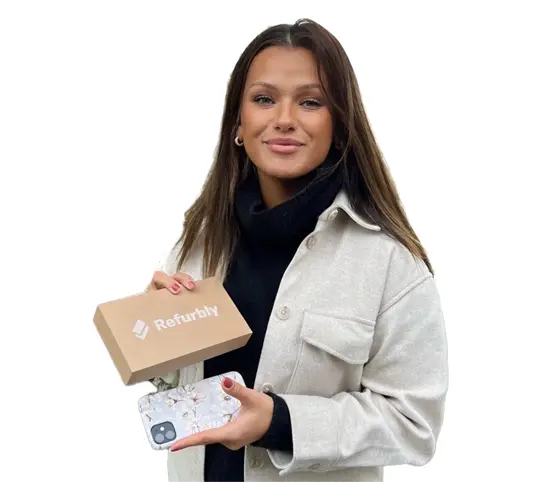 Glad kvinna med Refurbly-låda